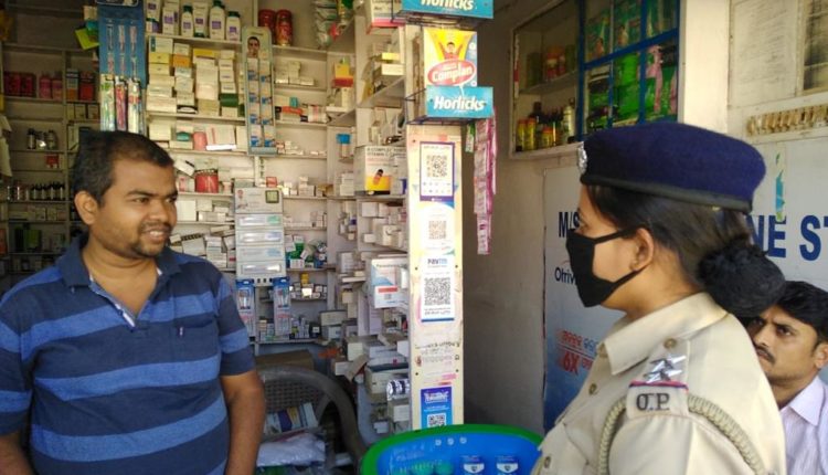 Commissionerate police raids at medicine stores