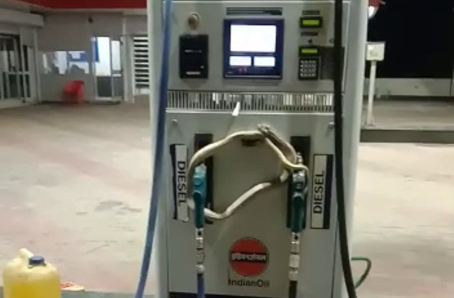 snake-petrol pump