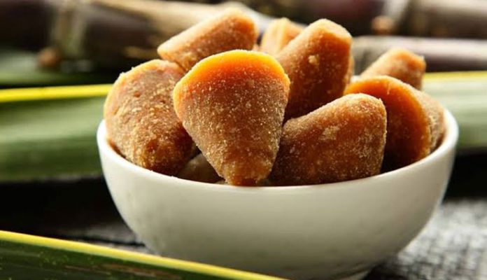 5 Winter Health Benefits of Jaggery; A Winter Superfood