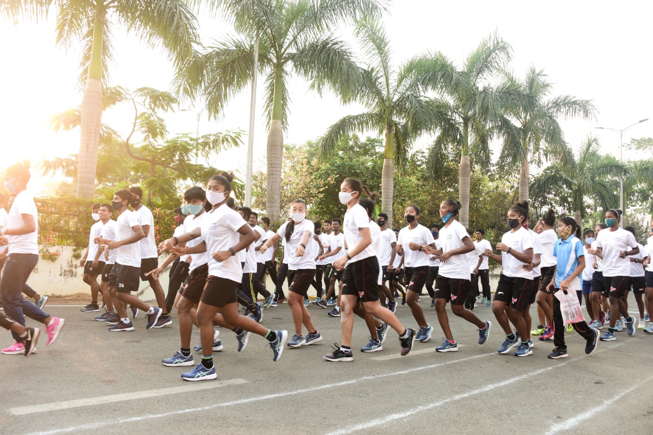 Biju Jayanti: Sportspersons, officials join mini marathon at Kalinga Stadium