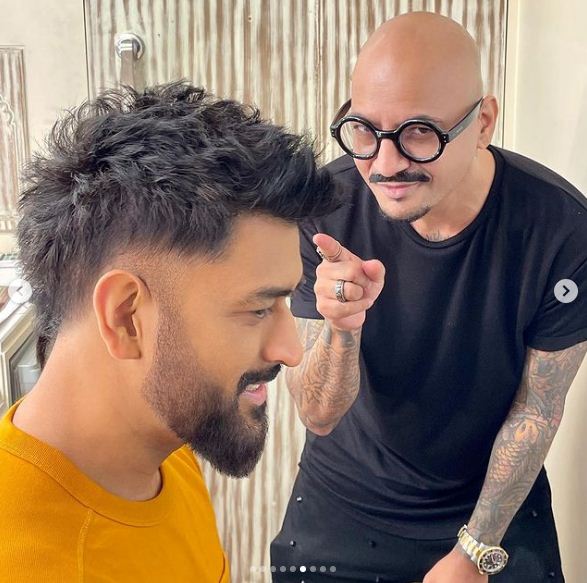 MS Dhoni flaunts new hairstyle, pics go viral!