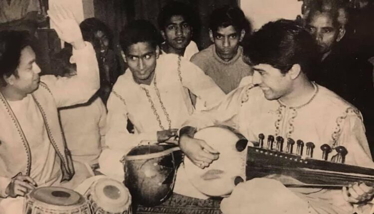 BIRJU MAHARAJ PLAYING THE TABLA TO AMJAD ALI KHAN’S SAROD