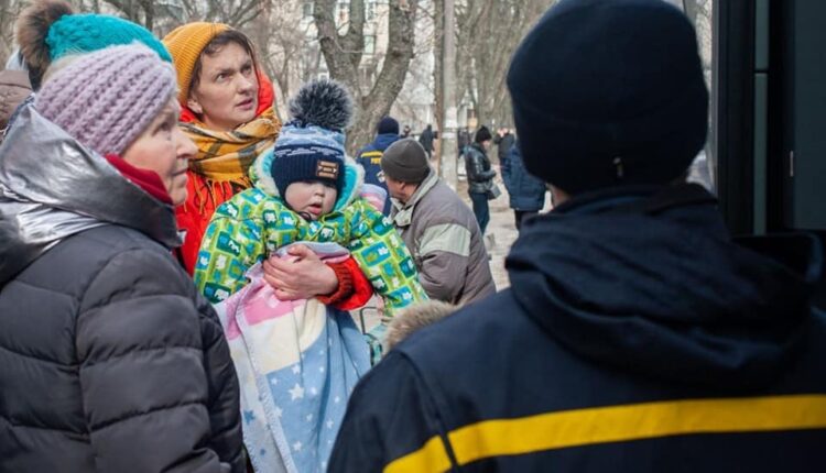 Evacuation of people in Ukraine.(photo: https://www.facebook.com/photo/?fbid31393272361902&setìnf.100064736946785 )