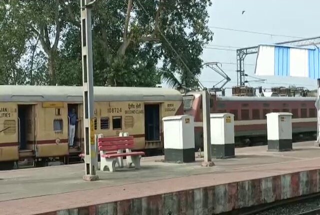 kharagpur-khurda fast passenger train