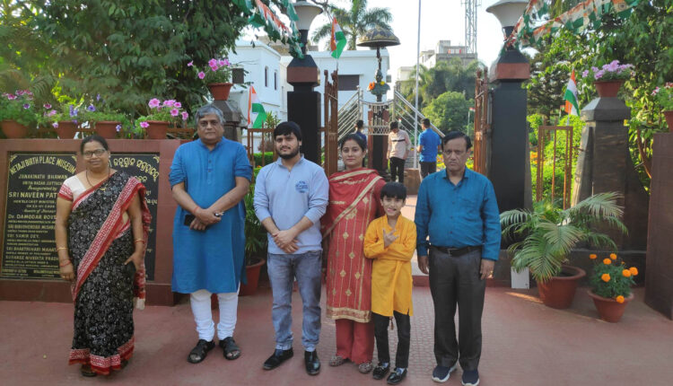 INA veteran’s family visits Netaji Birthplace Museum