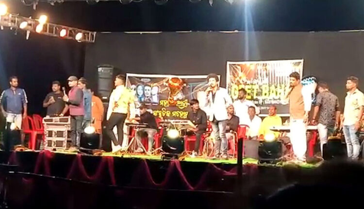 Stones pelted at stage during Odia comedian Papu Pom Pom’s cultural programme