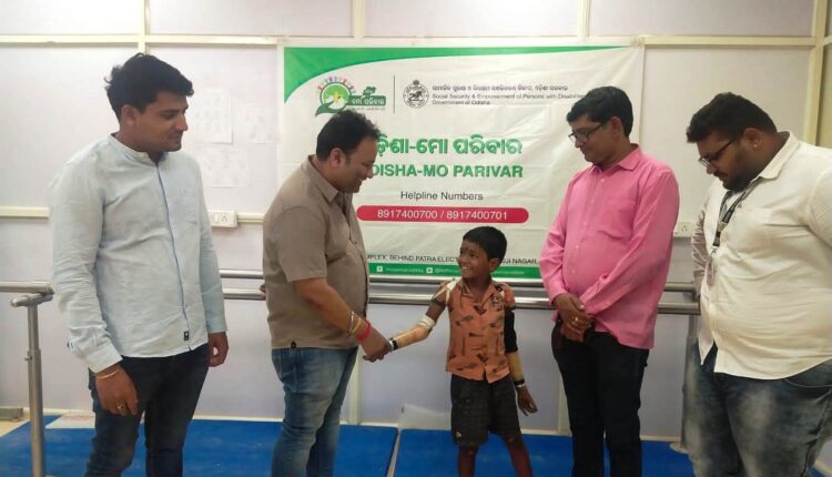 Tribal minor boy Muna Majhi provided with artificial hands; gets new lease of life